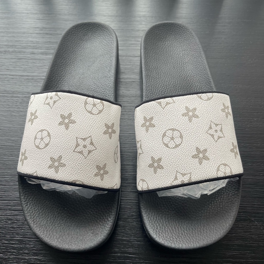 Classic White and Gray size 45 EU Monogram Slide Sandals - Picture 4 of 9